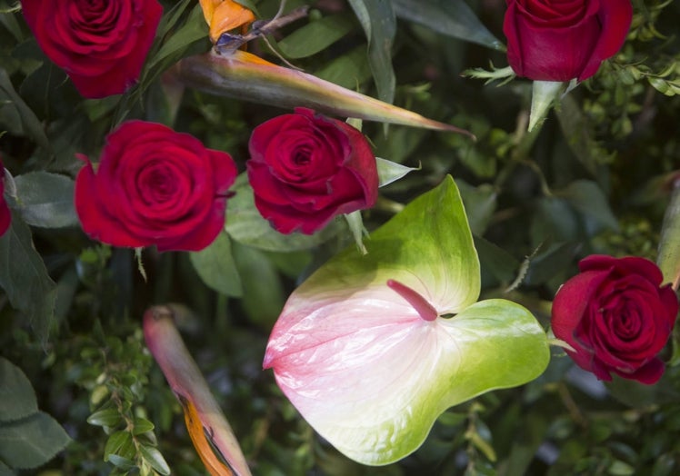 Detalle de flores de la decoración del Cristo de Medinaceli.