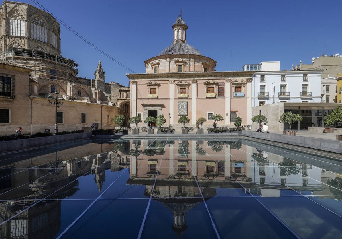 Fachada trasera de la Basílica de la Virgen.