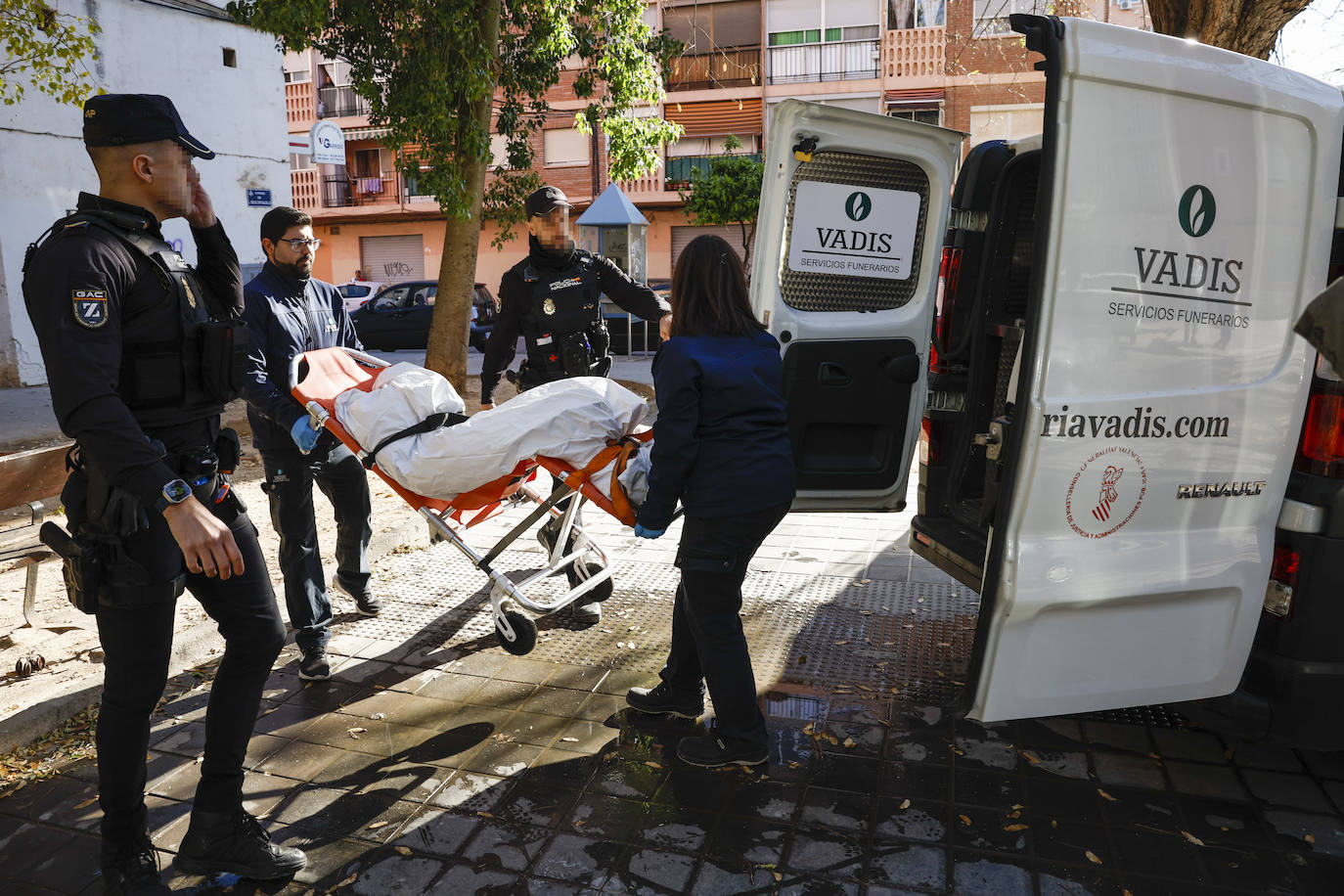 Tres personas mueren en un incendio en Valencia