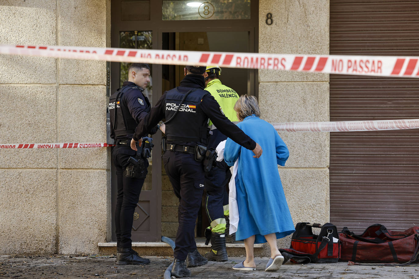 Tres personas mueren en un incendio en Valencia