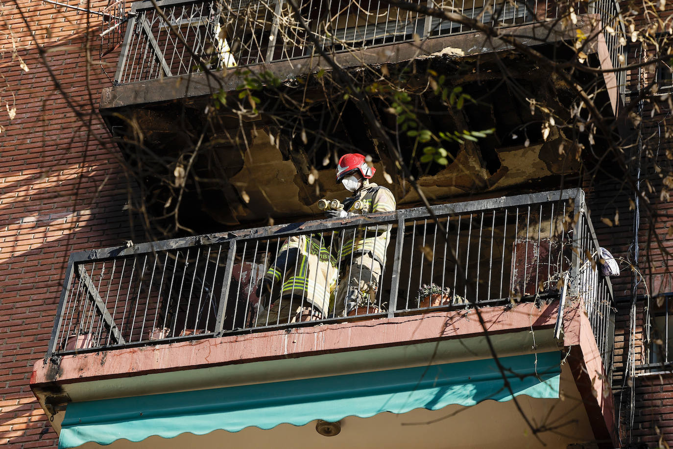 Tres personas mueren en un incendio en Valencia