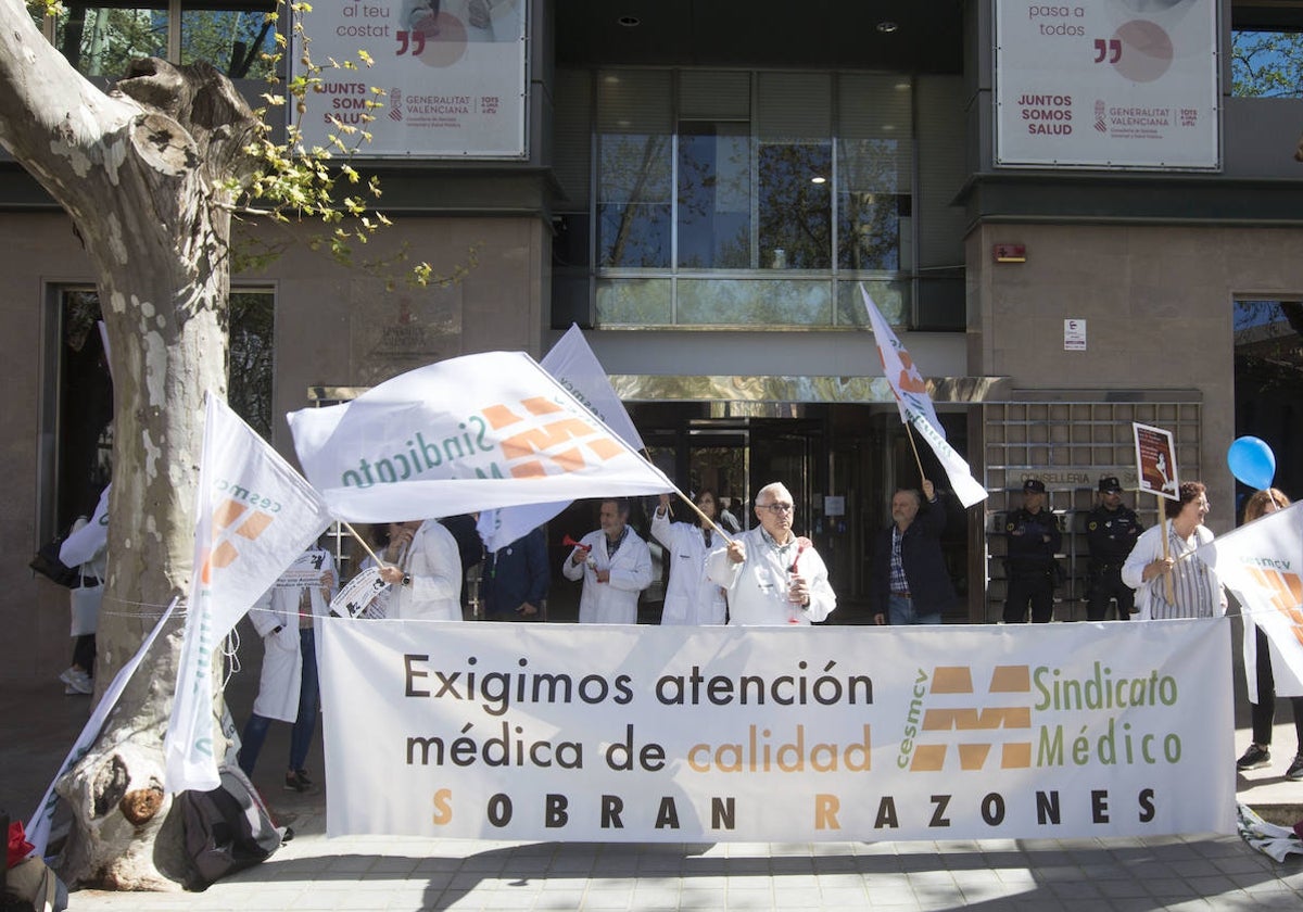 Los médicos valencianos se sienten «engañados y timados» tras no alcanzar un acuerdo con Sanidad