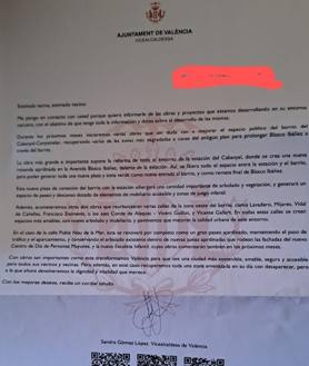 Imagen secundaria 2 - Tres de las cartas remitidas por Sandra Gómez de las 70.000 que ha repartido por Valencia