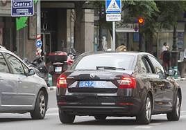 Un vehículo VTC en las calles de Valencia.