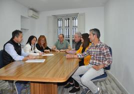 Gonzalo Lacalle, primero por la izquierda, junto a otros miembos de Activa Chiva.