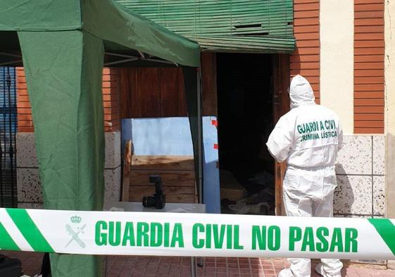 Grupo de Criminalística de la Guardia Civil, en la vivienda de Sempere.