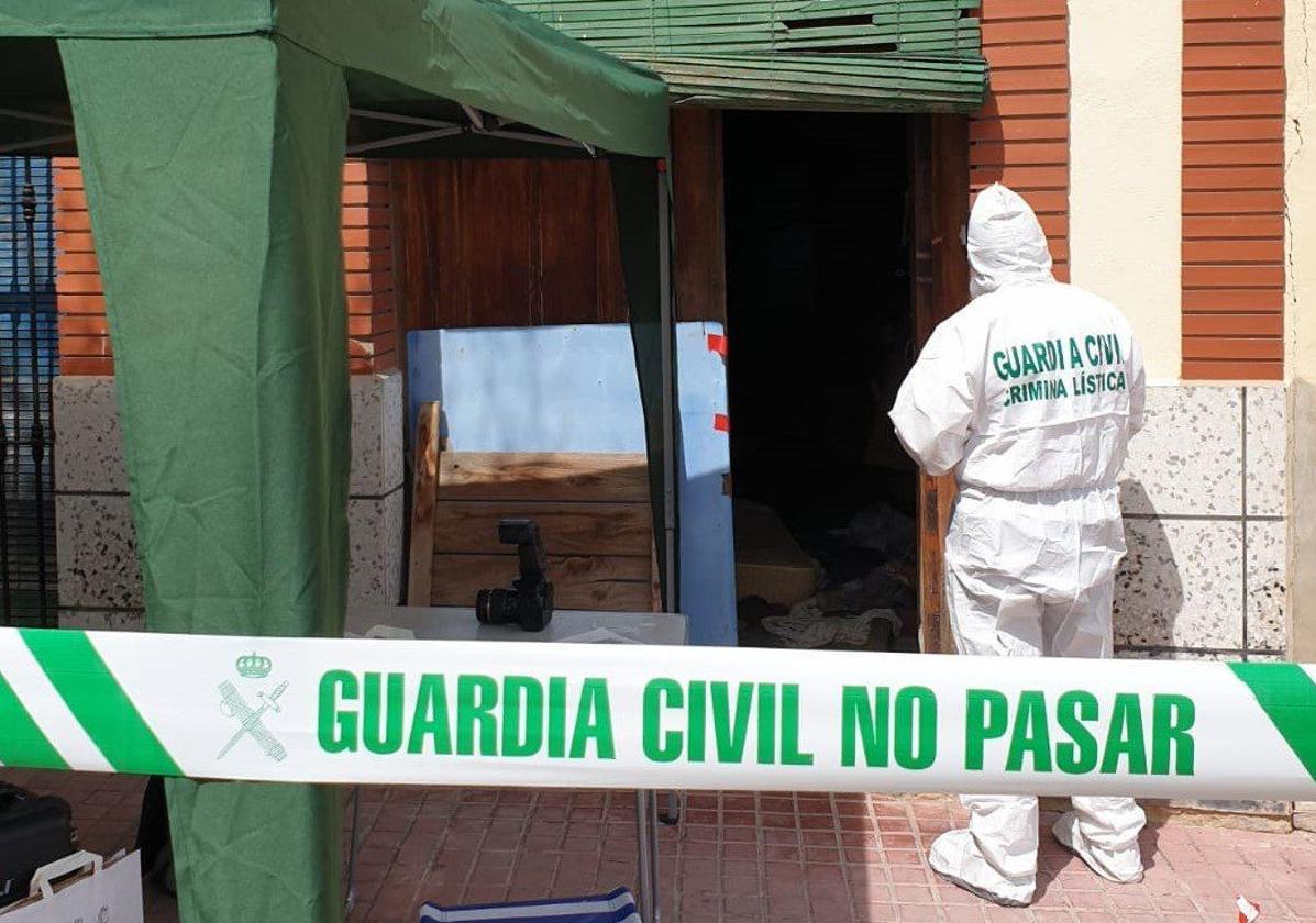 Grupo de Criminalística de la Guardia Civil, en la vivienda de Sempere.