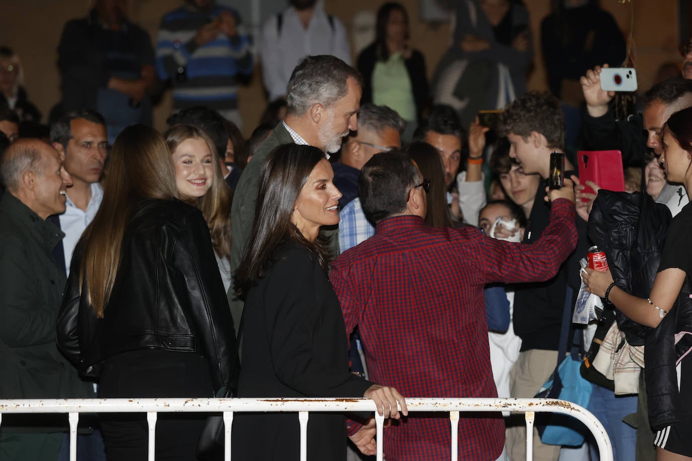 La aparición de los Reyes junto a Leonor y Sofía en la Semana Santa de Chinchón