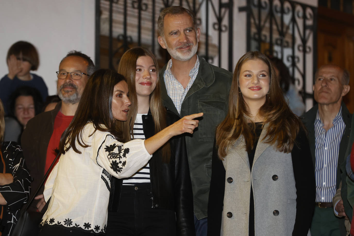 La aparición de los Reyes junto a Leonor y Sofía en la Semana Santa de Chinchón