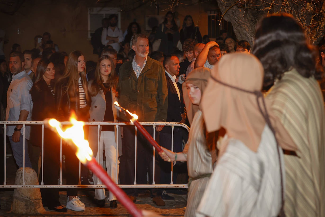 La aparición de los Reyes junto a Leonor y Sofía en la Semana Santa de Chinchón