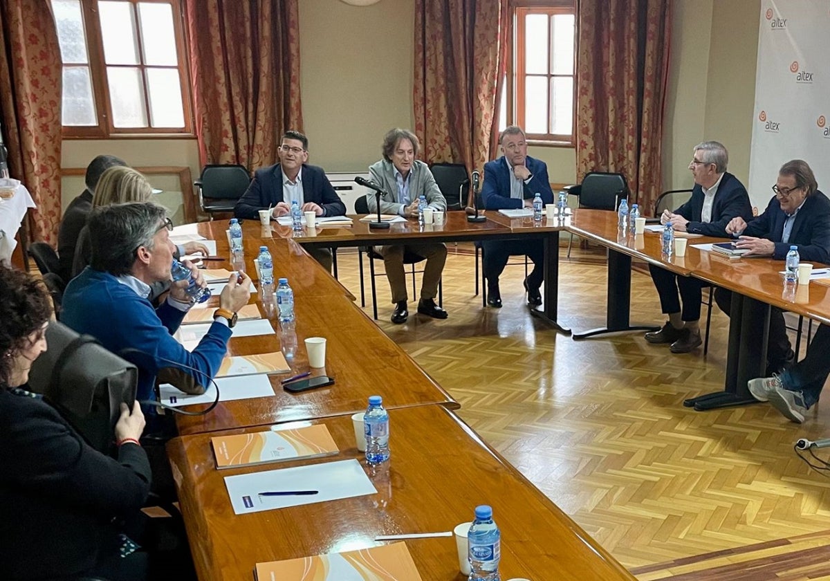 Momento de la reunión del patronato del Museo.