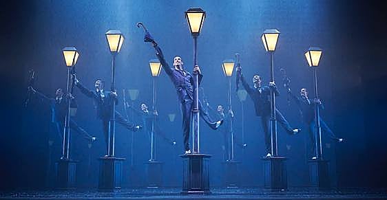 Representación de 'Cantando bajo la lluvia'.