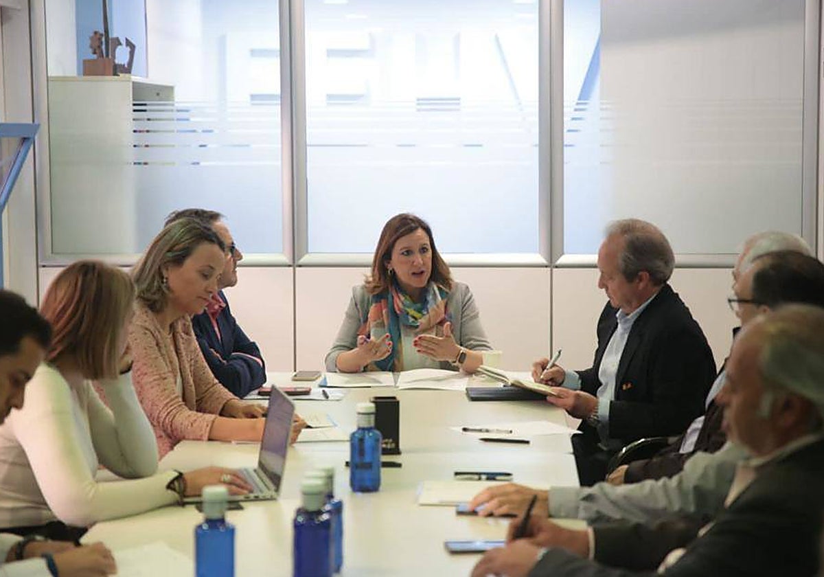 Reunión de la popular María José Catalá con el sector de la hostelería.