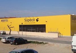 Un Supeco, que pertenece a la firma Carrefour,