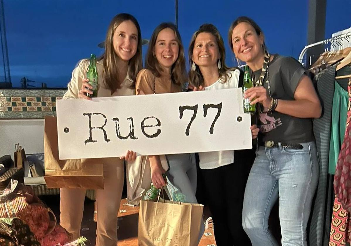 María Chastel, la doctora Paula Chastel, Claudia Giner y Carla Gómez-Lechón.