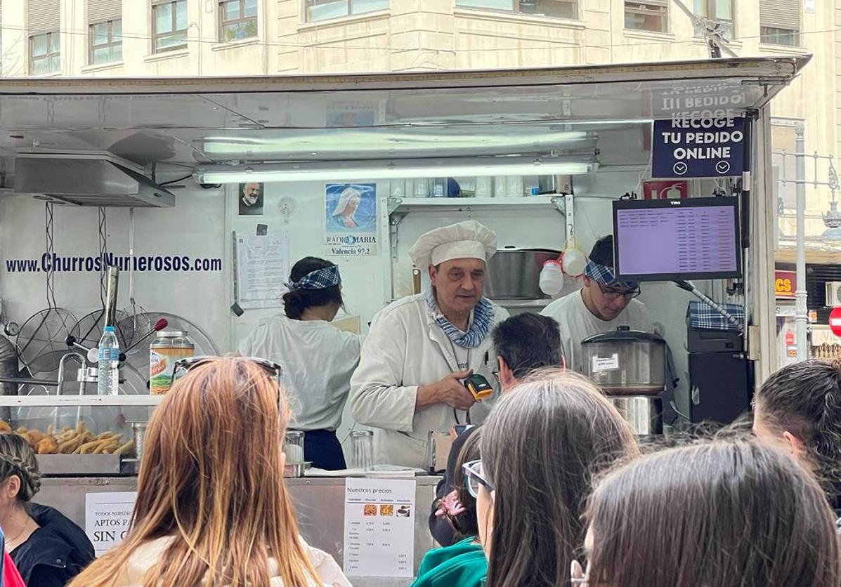 Puesto de Churros Numerosos vende productos sin gluten durante las Fallas.