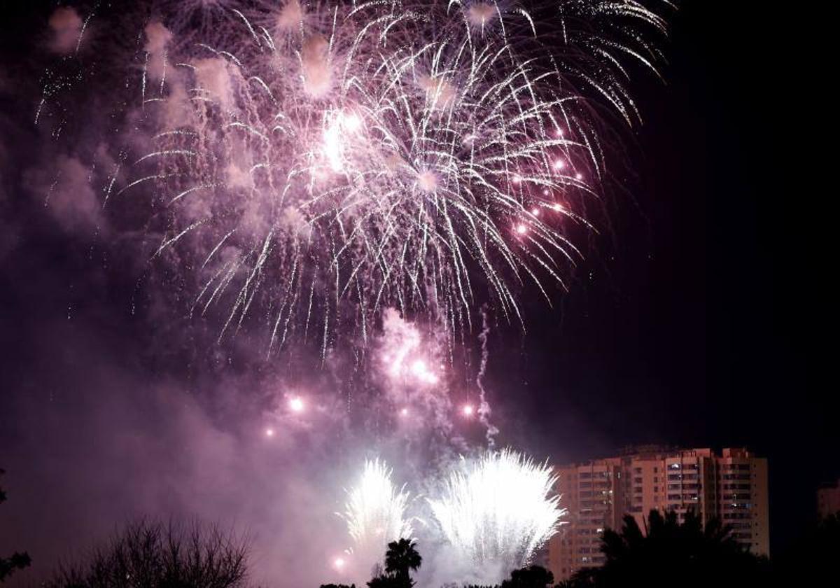 Los tres castillos de fuegos artificiales que se dispararán este puente en Valencia