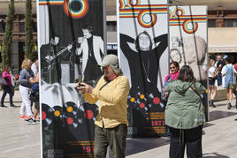 Exposición de Nino Bravo en la plaza de la Reina de Valencia.