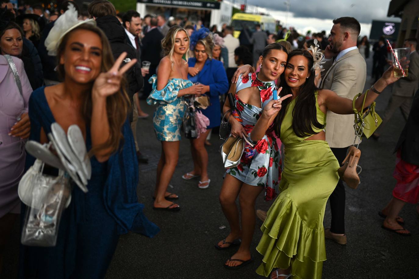 El hipódromo de Liverpool celebra el &#039;Día de las Damas&#039; bajo la lluvia