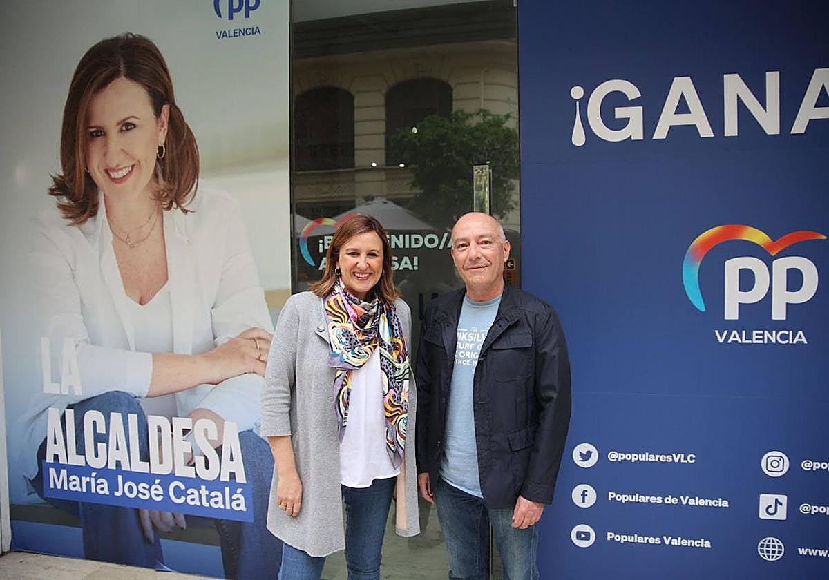 María José Catalá junto a Jesús Carbonell.