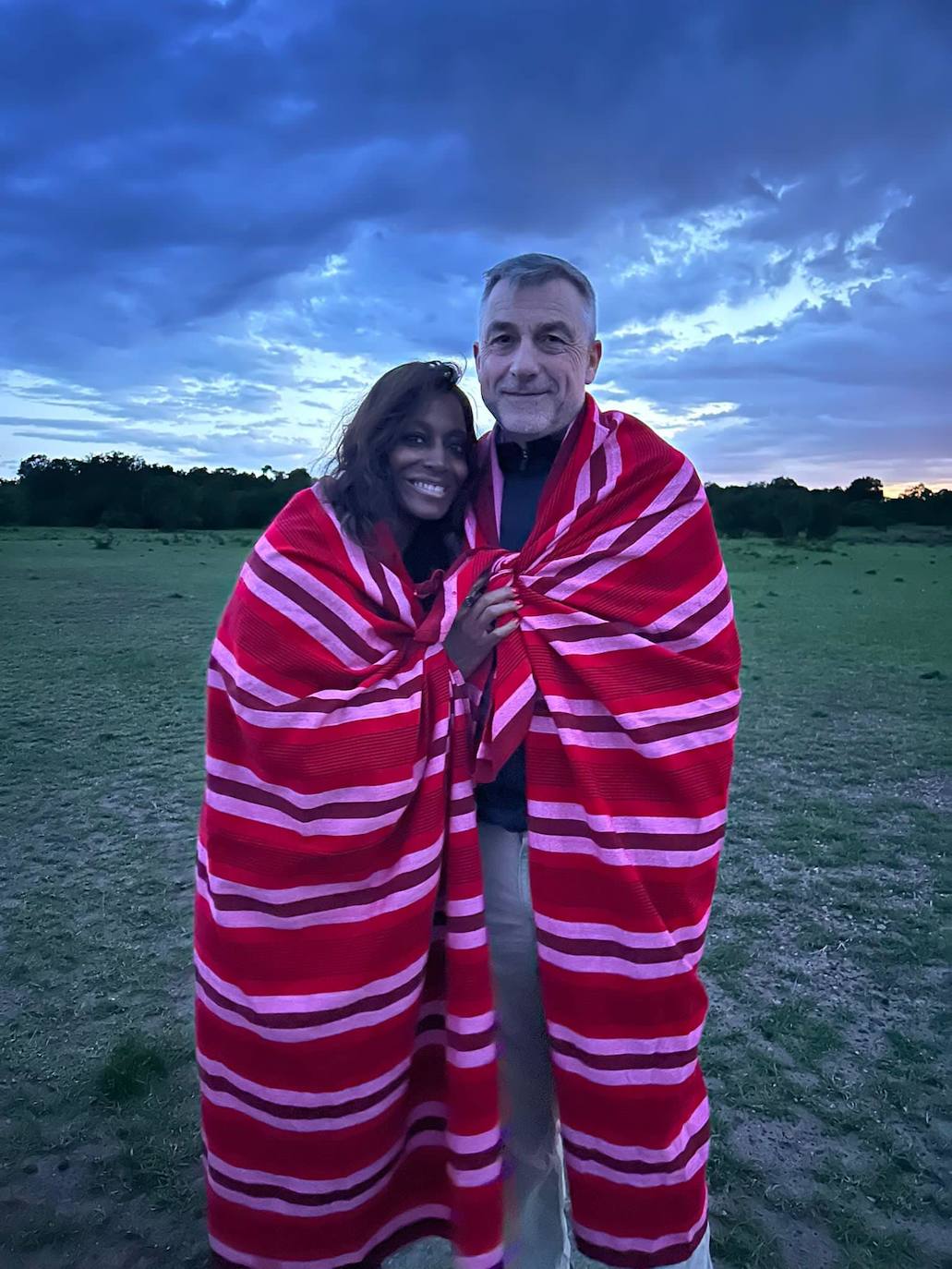 Bisila Bokoko y su marido, Ulrich Schulte, en Kenia.