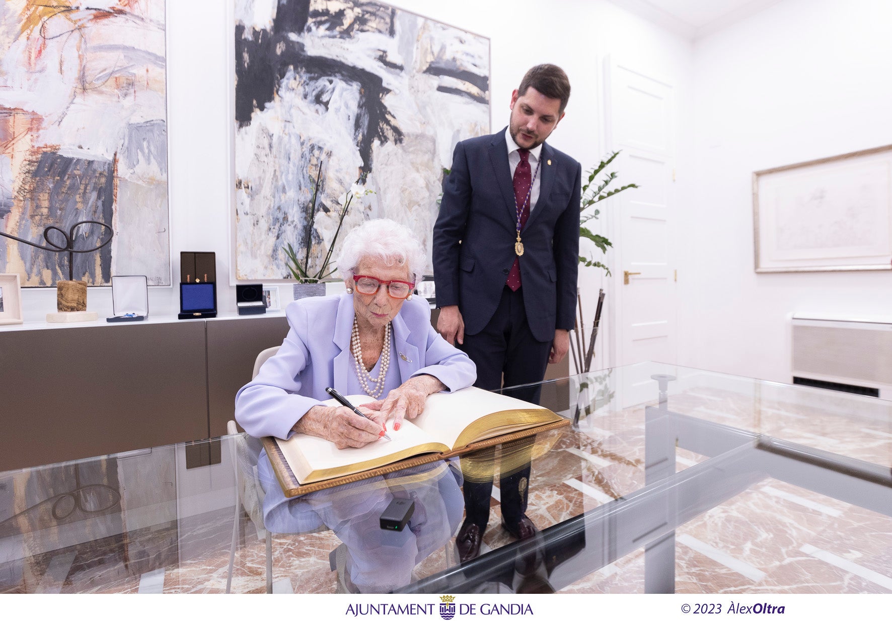 Imagen secundaria 2 - Mariles Azcón, Hija Predilecta de Gandia