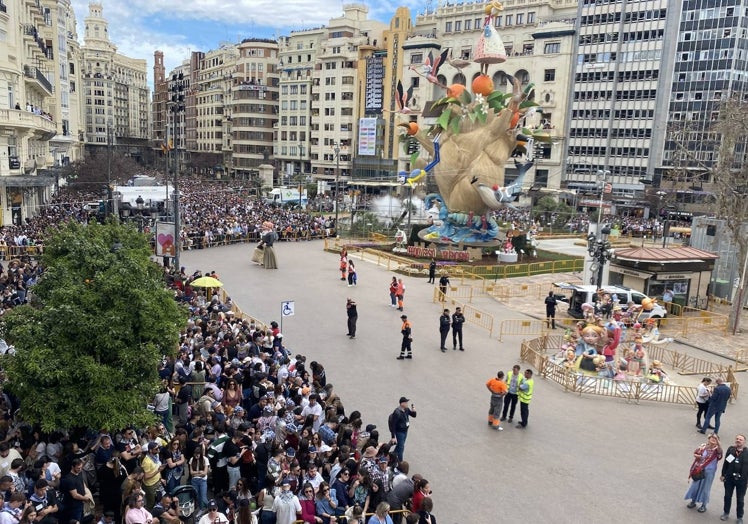 Falla municipal grande de 2023, obra de Manolo García Lleonart y diseño de Marina Puche.