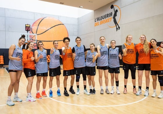 La plantilla del Valencia Basket inicia la lucha por el título liguero con la máxima ambición.