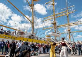 Barcos, actuaciones, circo, teatro, mercado.... Todo se dio en Escala a Castelló