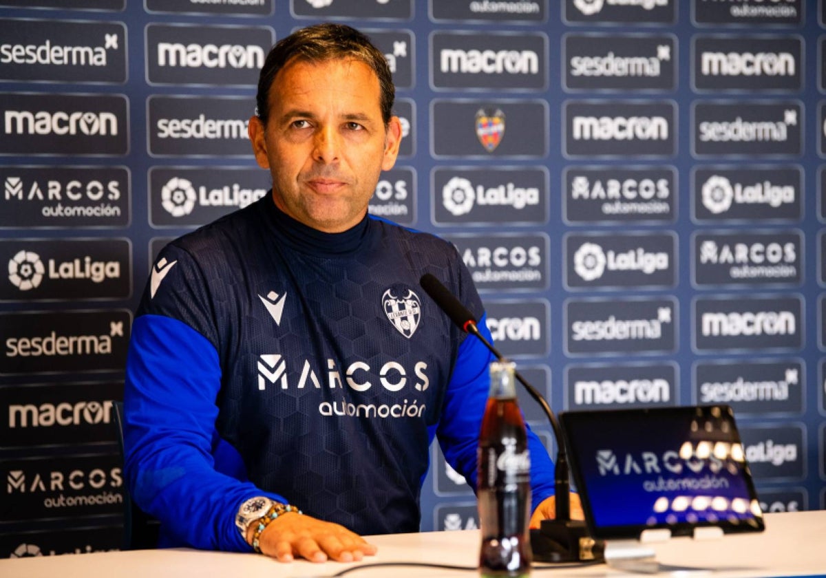 Javier Calleja durante una rueda de prensa.