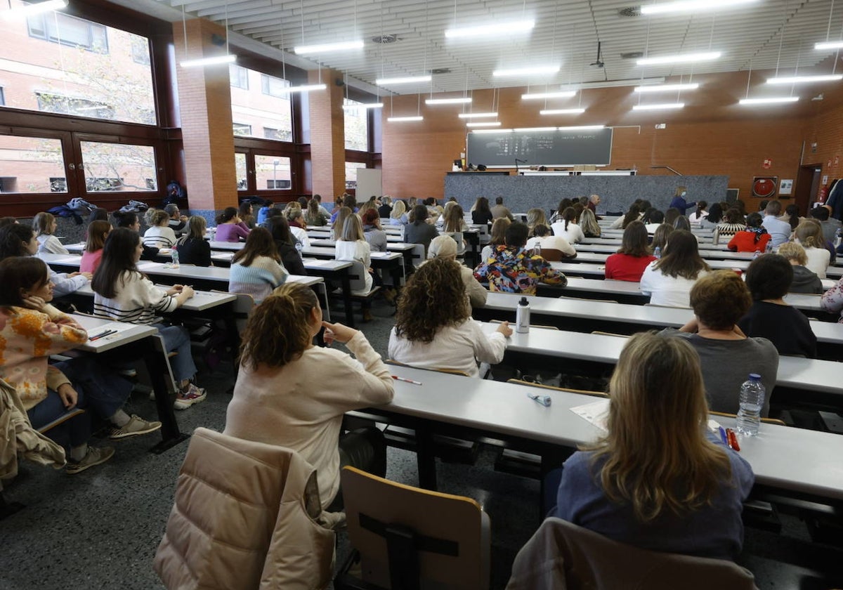 Aspirantes en el examen de Enfermería a finales de noviembre de 2022.