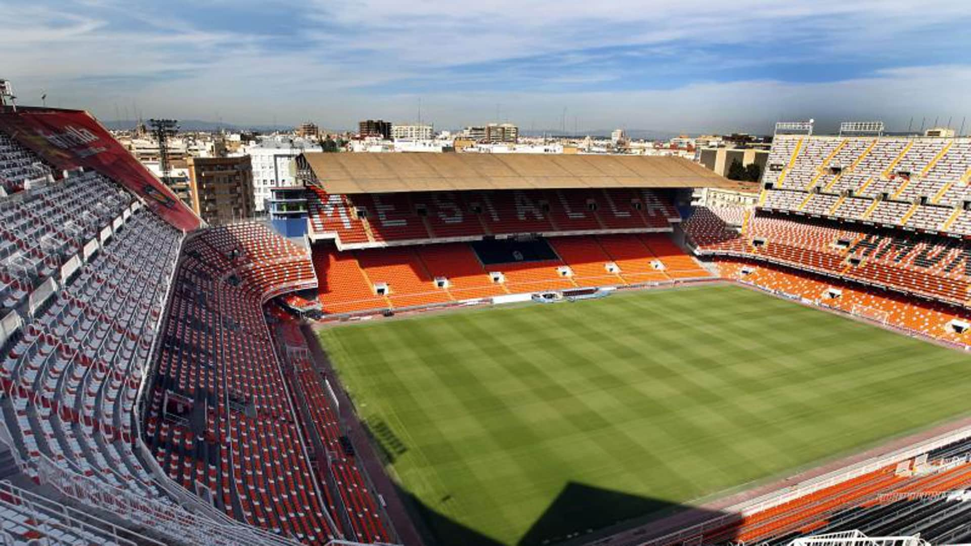 El directo de la streamer Lluna Clark en Mestalla acaba en polémica | Las  Provincias