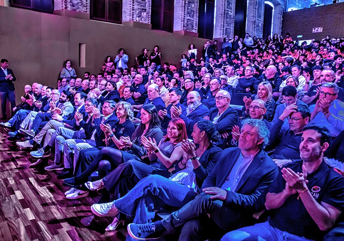 Varios asistentes de la gala en el Complejo La Petxina.