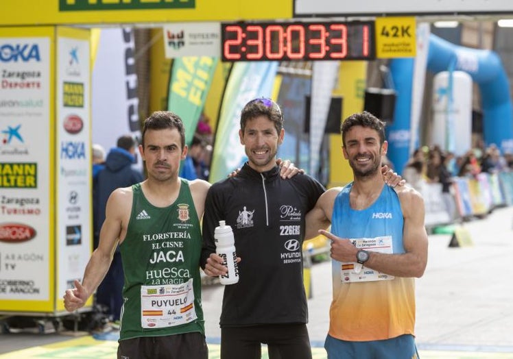 Javi Guerra, en el centro, tras proclamarse campeón de España en Zaragoza.