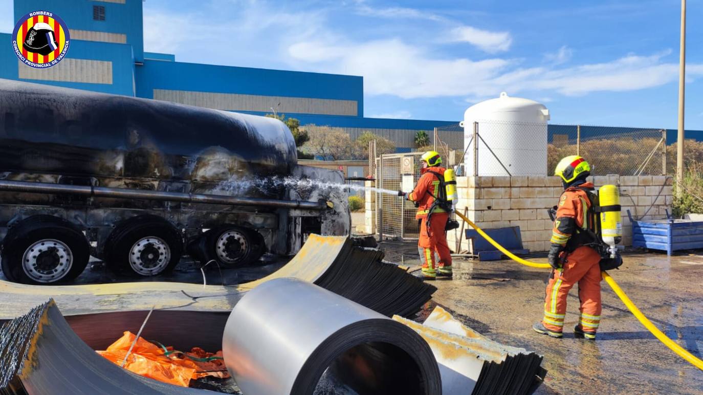 Aparatoso incendio en Sagunto