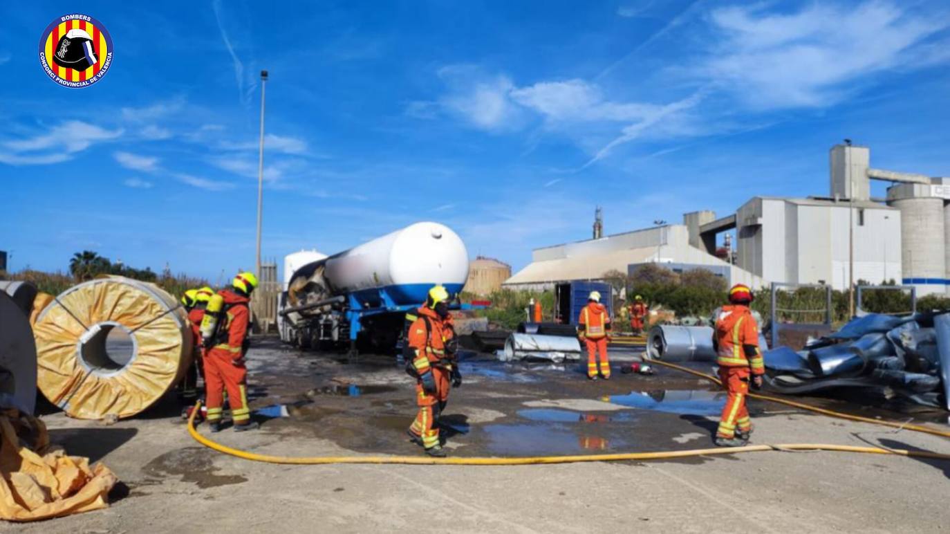 Aparatoso incendio en Sagunto