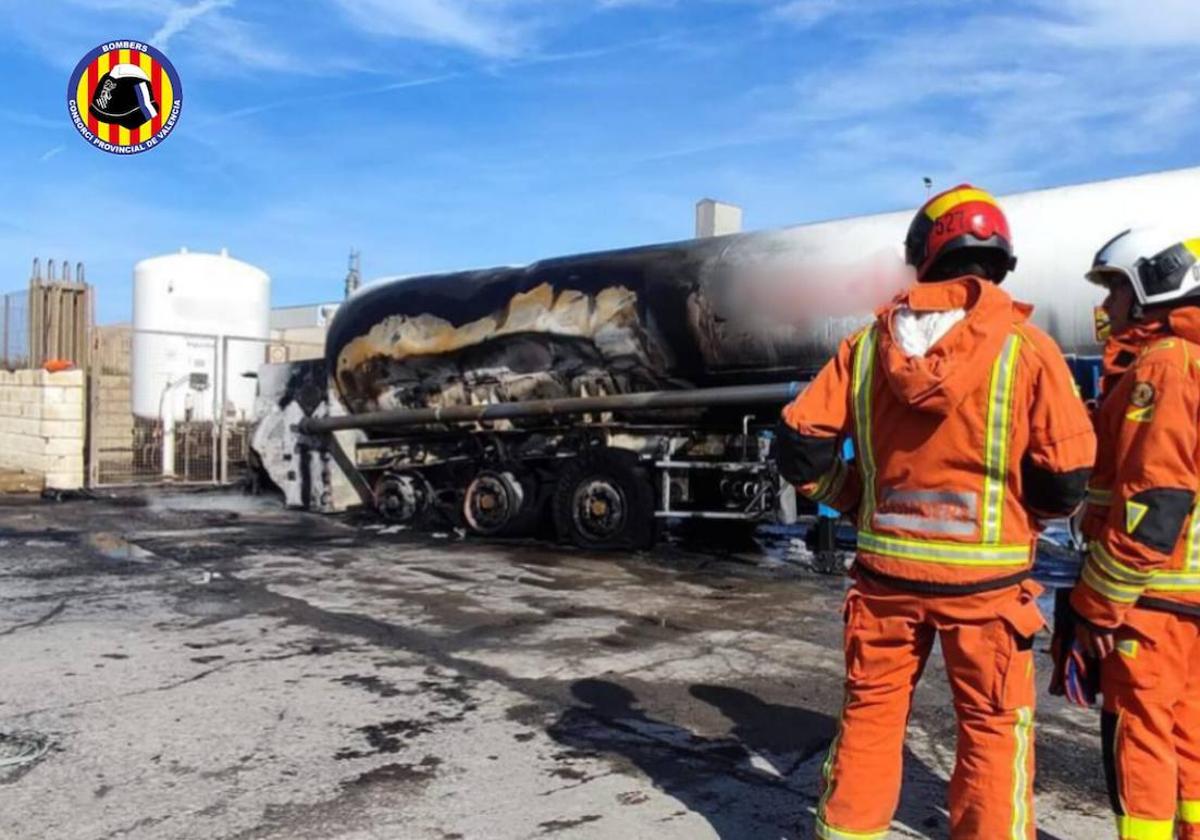 Aparatoso incendio en Sagunto