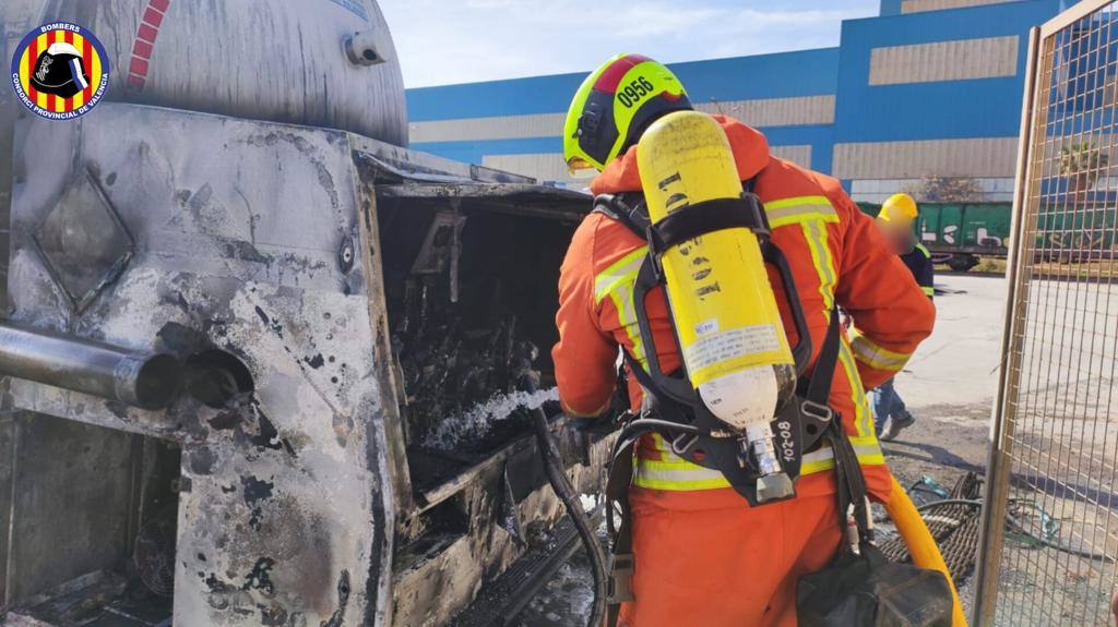 Aparatoso incendio en Sagunto