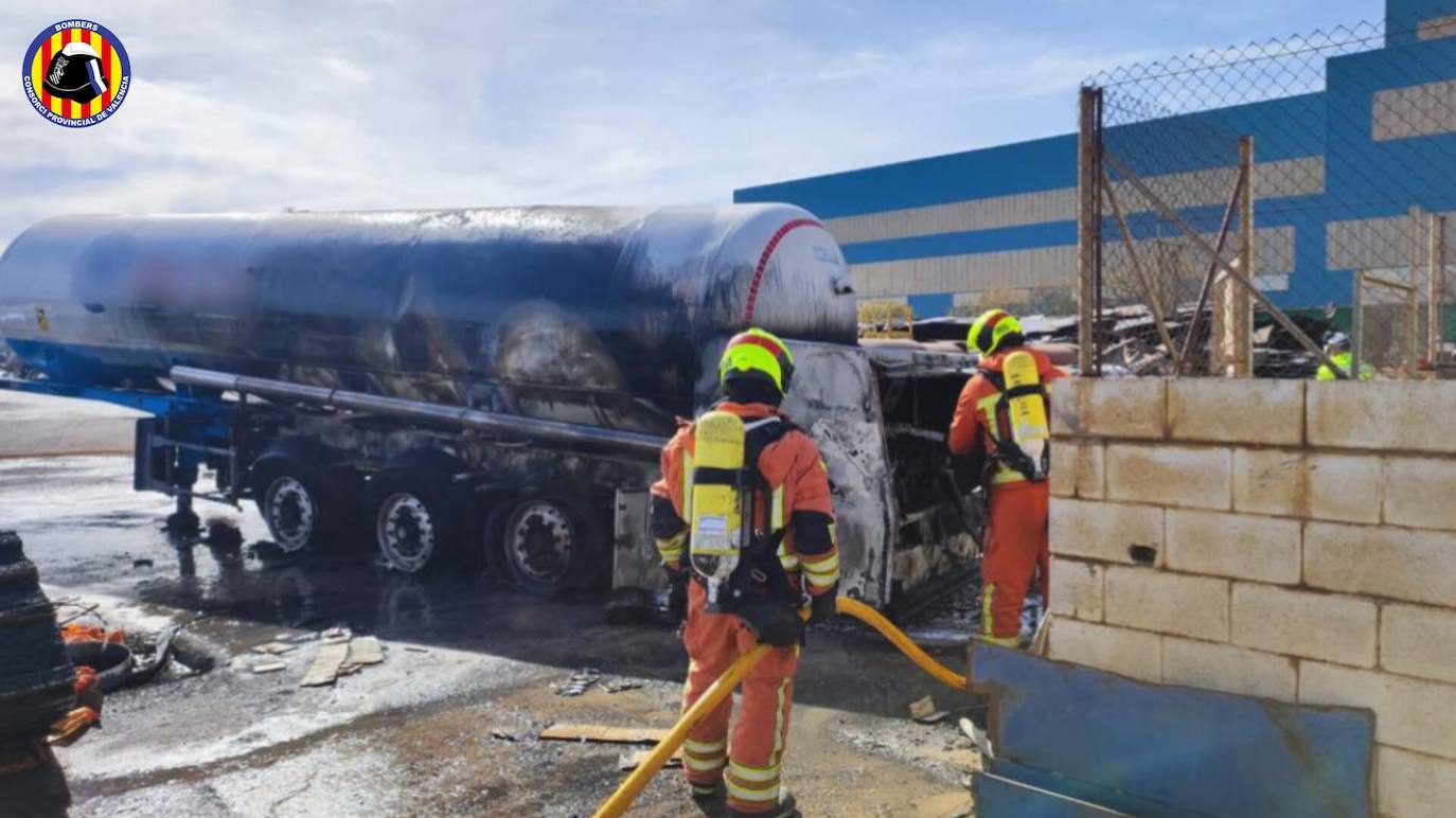 Aparatoso incendio en Sagunto