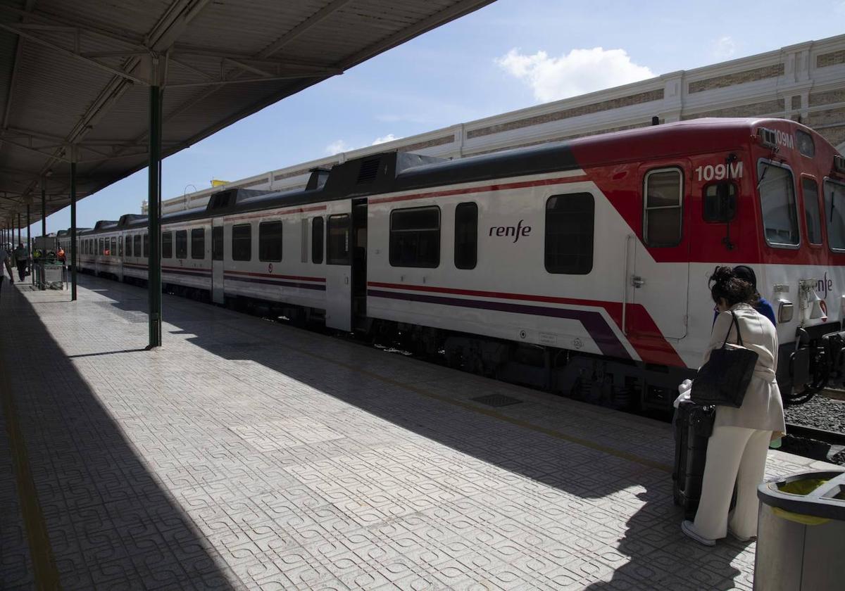 Una imagen de archivo de un tren de cercanías de Renfe