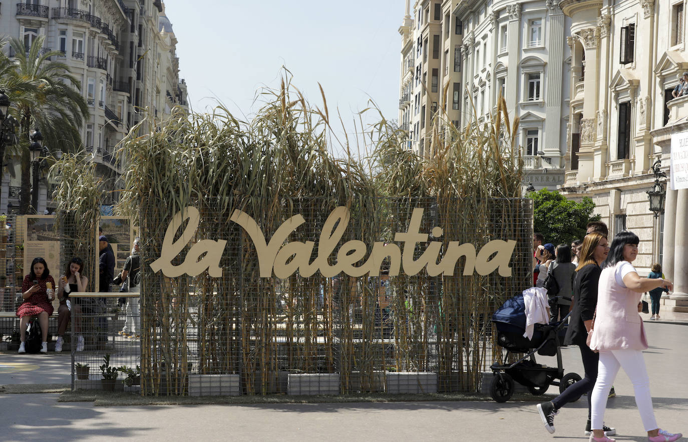 Exposición de &#039;La Valentina&#039; en la plaza del Ayuntamiento de Valencia