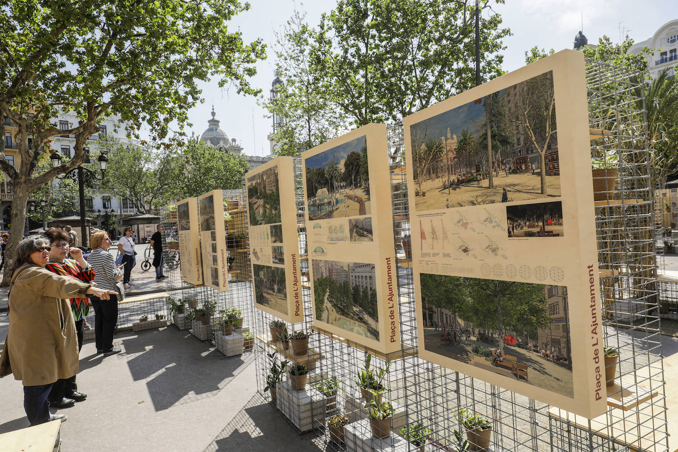 Exposición de &#039;La Valentina&#039; en la plaza del Ayuntamiento de Valencia