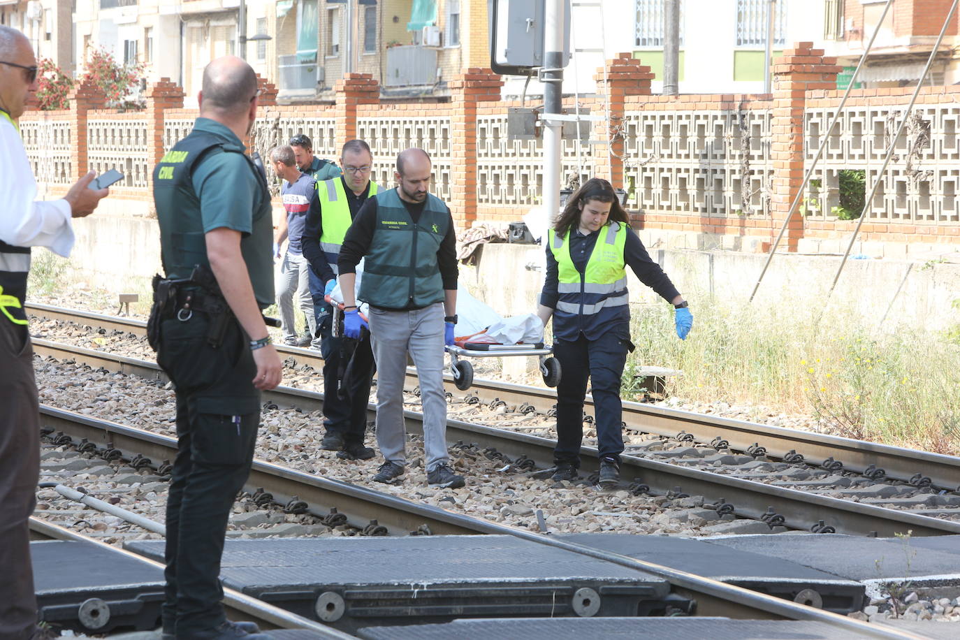 Arrollada por un tren en el paso a nivel de Alfafar una joven de 20 años