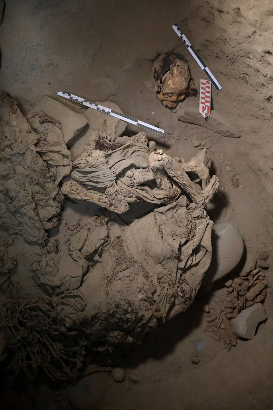 Hallan en Perú un momia de hace 1.000 años que conserva restos de piel y pelo