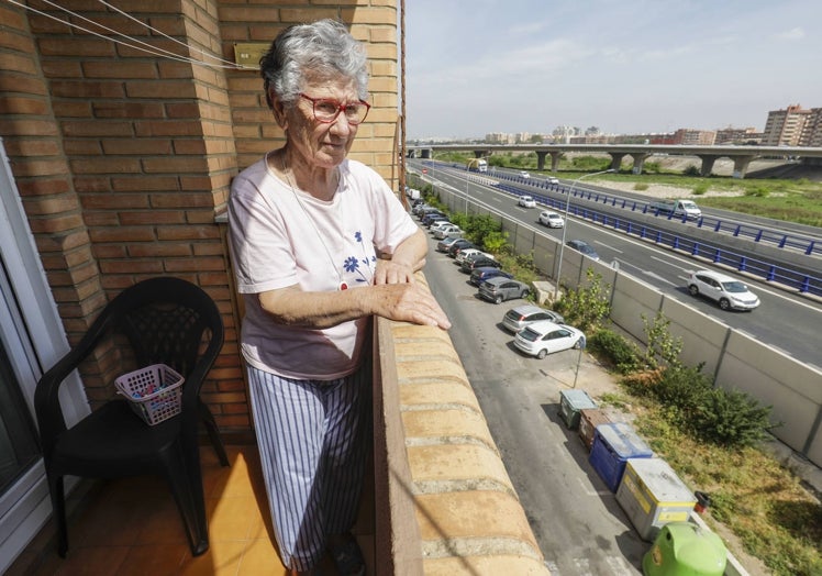 Mercedes se asoma al balcón en Xirivella.