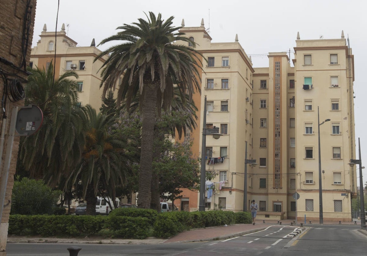 Bloque Portuarios del Cabanyal que se tiene que derribar para trasladar la edificabilidad a la calle Astilleros.