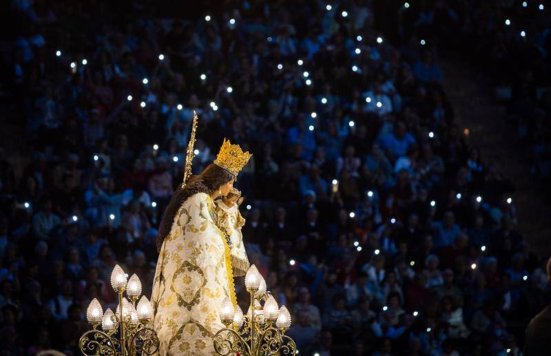 Gran Vigilia por el Centenario de la Coronación de la Virgen de los Desamparados