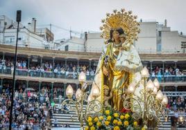 La imagen peregrina de la virgen, en la plaza de toros de Valencia.