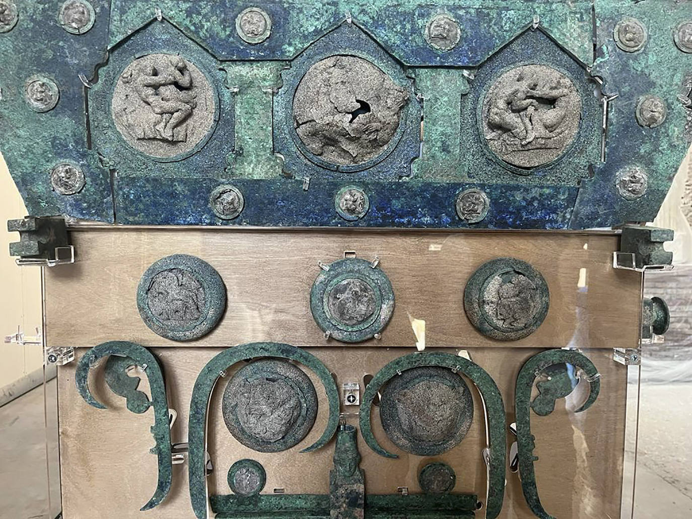 Se han podido reconstruir las piezas faltantes gracias a que dejaron huella en las cenizas que lo cubrieron.