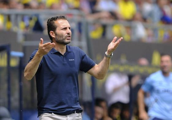 Baraja pide explicaciones por una jugada en el partido del Valencia contra el Cádiz.